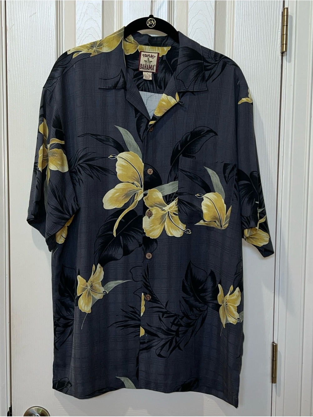 Tommy Bahama Men 100% Silk Gray Yellow Floral Hawaiian Shirt Sz S Resort Beach - Picture 2 of 14